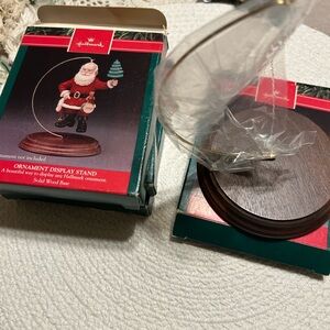 Set of 4 Hallmark Santa with Tree Ornament Display